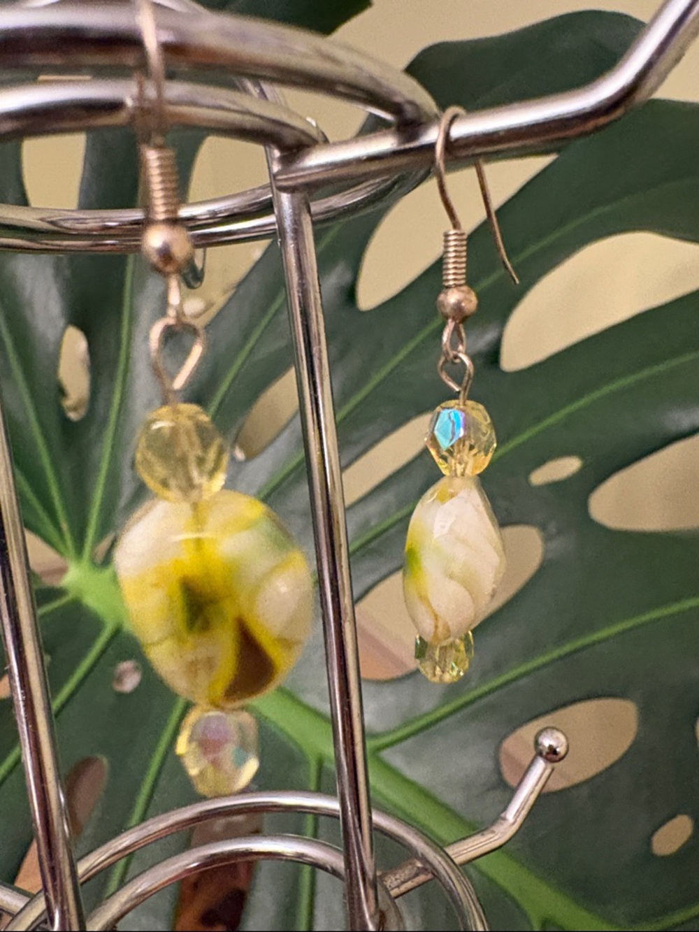 3/45.00$Vintage handmade Yellow-green Murano glass Bead Dangle Earrings #003
